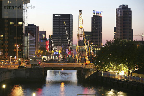 Skyline an der Nieuwe Maas  Leuvehaven  Innenstadt  Rotterdam  Niederlande