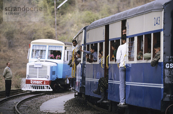 Schmalspurbahn von Kalka nach Shimla  privater Salonwagen  Himachal Pradesh  Indien