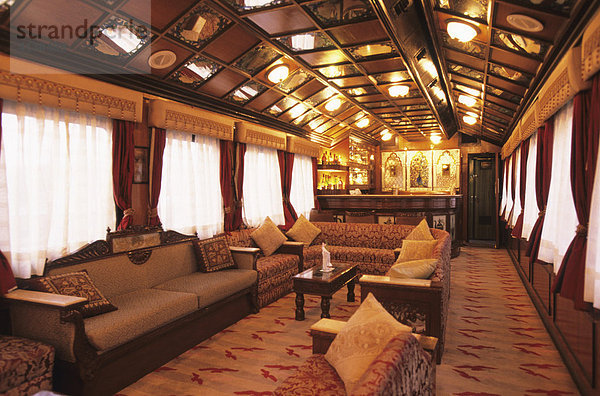 Nobel-Reisezug Palace on Wheels  Barwagen  Delhi  Indien