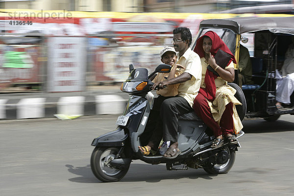 IND  Indien  Kerala  Trivandrum : Motorroller  in der Innenstadt. |