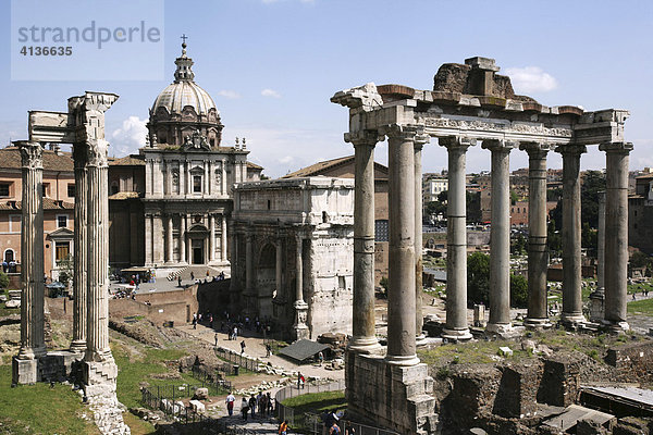 ITA  Italien  Rom : Foro Romano  Forum Romano  Bauten  Ruinen aus der Römischen Kaiserzeit. Zentrum des Antiken Roms.