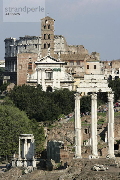 ITA  Italien  Rom : Foro Romano  Forum Romano  Bauten  Ruinen aus der Römischen Kaiserzeit. Zentrum des Antiken Roms.