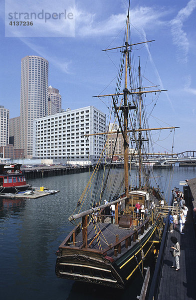 Boston Tea Party Ship und Museum  Boston  Massachusetts  USA