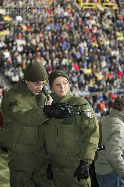 Polizeieinsatz bei einem Fußballspiel  Dortmund  Deutschland