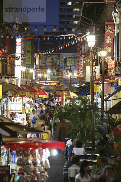 SGP  Singapore: Chinatown  Restaurants und Laeder in der Trengganu Street..