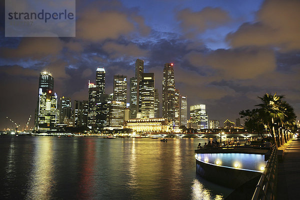 SGP  Singapore: Skyline der Innenstadt  Finanzzentrum.