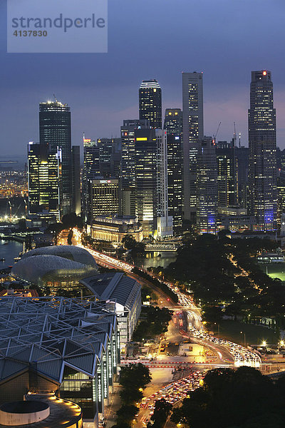 SGP  Singapore: Skyline der Innenstadt  Finanzzentrum.