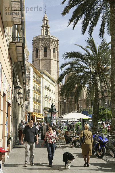 ESP  Spanien  Valencia: Altstadt  Plaza le la Reina  Torre del Miguelete  Glockenturm der Kathedrale