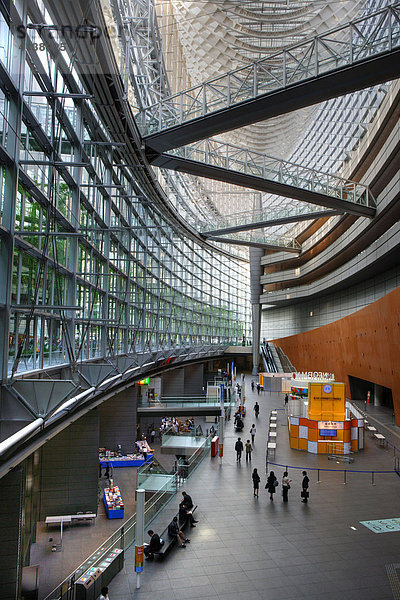 JPN  Japan  Tokio: Tokyo International Forum. Architekt Rafael Vinoly  Kongreßzentrum