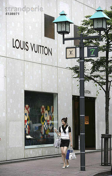 Louis Vuitton Geschaeft Elegantes Einkaufs- und Vergnuegungsviertel Ginza Tokio Japan
