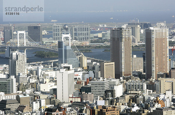 Blick vom Roppongi Hills Mori Tower  Stadtteile Shibaura  Shinagawa und Odaiba  Tokio  Japan