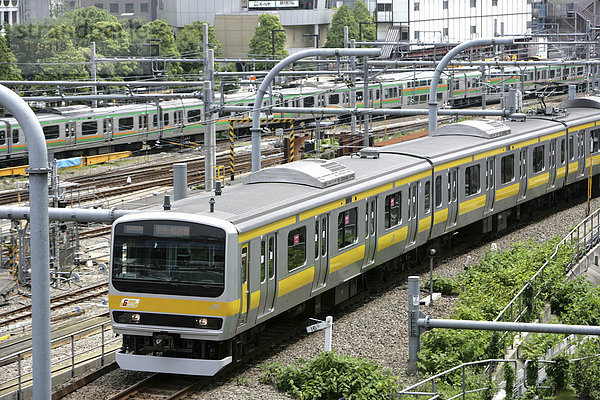 Japan  Tokio: Tokyo Metro  U-Bahn  JR-Line Züge.