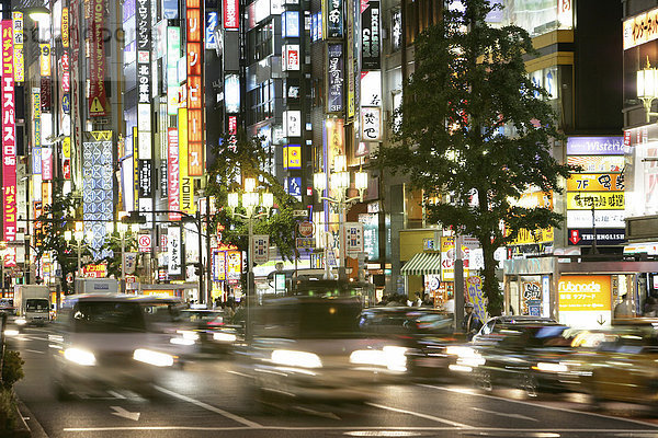 Leuchtreklame  Stadtteil Shinjuku  Ostseite der Shinkuku Station Einkaufs- und Vergnügungsviertel an der Shinjuku Subnade Strasse  Tokio  Japan  Asien