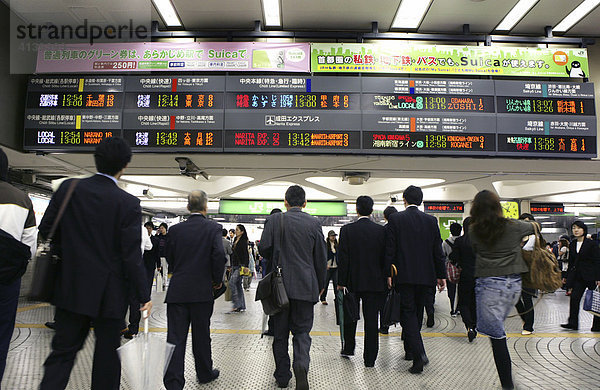 Tokyo Station Nah- und Fernverkehr  Tokioter Hauptbahnhof - von hier verkehren auch die Shinkansen Highspeed Züge  Tokio  Japan  Asien