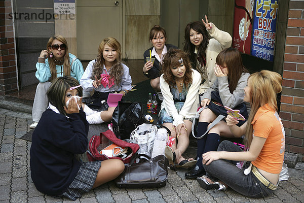 Junge Frauen in Shibuya  Tokio  Japan  Asien