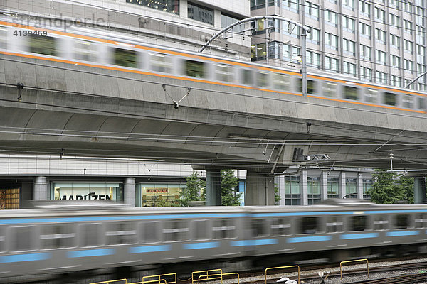 Tokyo Metro U-Bahn und JR-Line Züge  Tokio  Japan  Asien