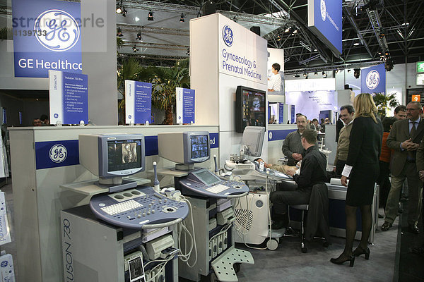 Messestand von GE Healthcare  General Electric  Medica 2007  weltgrösste Fachmesse für Medizin  Düsseldorf  Nordrhein-Westfalen  Deutschland
