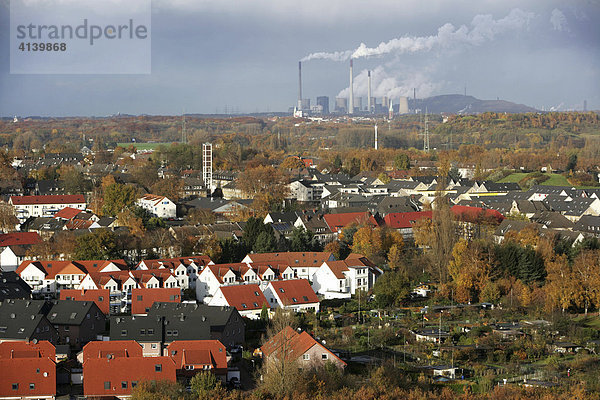 Eigenheime  Reihenhäuser  Wohnsiedlung  Gartenstadt Welheim  Kraftwerk Scholven  Bottrop  Nordrhein-Westfalen  Deutschland  Europa