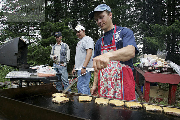 Grillfest  BBQ  Nationalfeiertag im 400 Einwohner Ort Gustavus  4. Juli  Unabhängigkeitstag (Independence Day)  Gustavus  Alaska  USA  Nordamerika