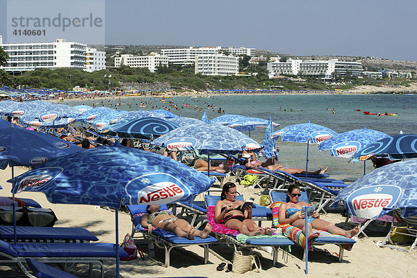 Badestrand  Bucht mit vielen Touristenhotels  Ayia Napa  Zypern  Europa