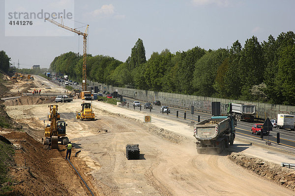 Autobahn A40/B1  Ruhrschnellweg  Autobahnbaustelle bei Dortmund  Ausbau auf 6 Fahrspuren  Nordrhein-Westfalen  Deutschland  Europa