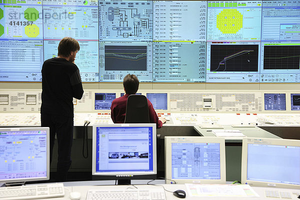Einer von 13 Leitständen im Simulatorzentrum  für die Schulung und Fortbildung des Betriebspersonal aller deutschen Kernkraftwerke  KSG-GfS  Essen  Nordrhein-Westfalen  Deutschland  Europa