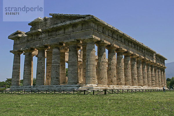 Hera-Tempel I (sog. Poseidon Tempel) auf dem Ausgrabungsgelände in Paestum  Cilento  Kampanien  Provinz Salerno  Italien