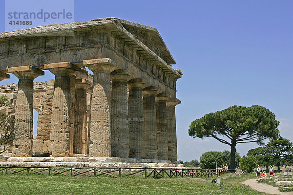 Hera-Tempel I (sog. Poseidon Tempel) auf dem Ausgrabungsgelände in Paestum  Cilento  Kampanien  Provinz Salerno  Italien