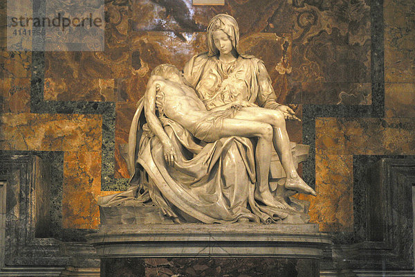 Pietà von Michelangelo im Petersdom  Vatikanstadt  Rom  Latium  Italien