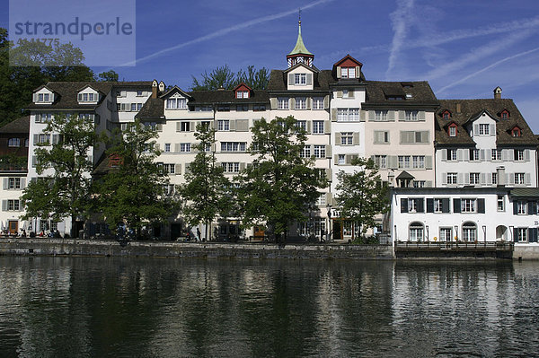Altstadt mit Schipfe an der Limmat in Zürich  Schweiz