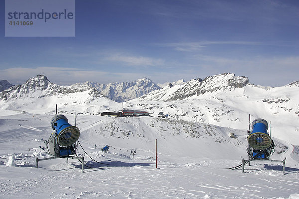 Schneekanonen im Skigebiet Mölltalgletscher  Kärnten  Österreich