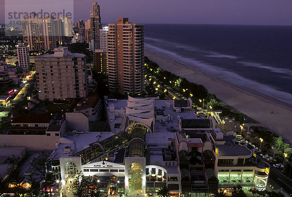 Surfers Paradise im letzten Abendlicht  Gold Coast  Queensland  Australien