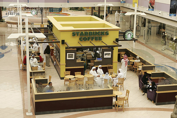 ARE  Vereingite Arabische Emirate  Abu Dhabi: Starbucks Coffee Cafe Filiale in der Marina Mall.