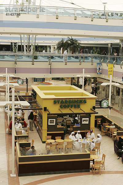 ARE  Vereingite Arabische Emirate  Abu Dhabi: Starbucks Coffee Cafe Filiale in der Marina Mall.
