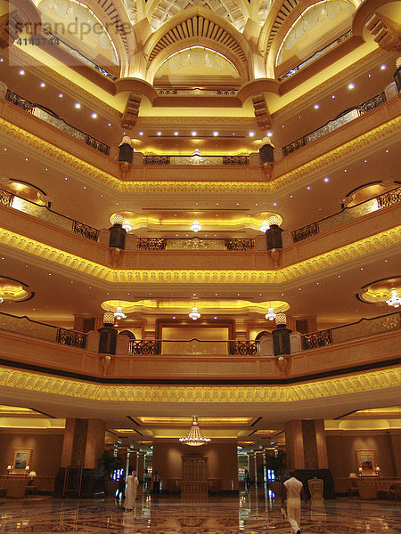ARE  Vereingite Arabische Emirate  Abu Dhabi: Emirates Palace Luxushotel  7 Sterne Luxus Hotel am arabischen Golf.