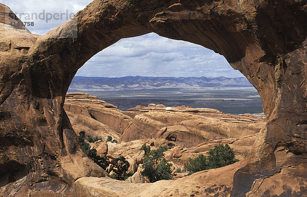 USA  Vereinigte Staaten von Amerika  Utah: Arches National Park  Double-O Arch.