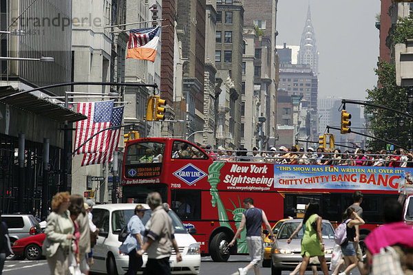 USA  Vereinigte Staaten von Amerika  New York City: Unterer Broadway  sightseeing Bus.Downtown  Financial District.