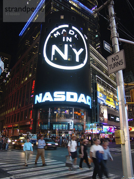 USA  Vereinigte Staaten von Amerika  New York City: Times Square. NASDAQ Gebaeude  Studio.