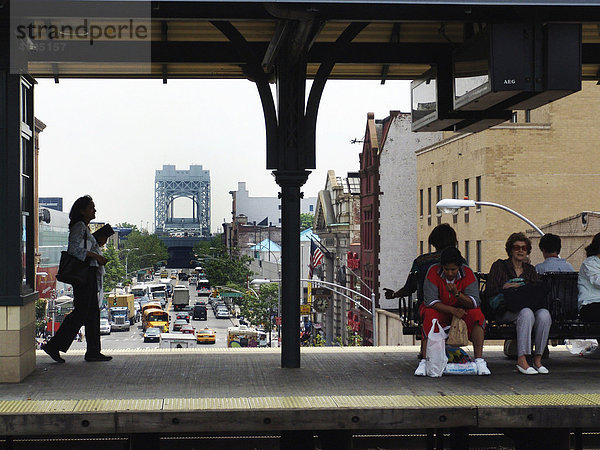 USA  Vereinigte Staaten von Amerika  New York City: Harlem  Bahnhof  Hochbahn 125th Street