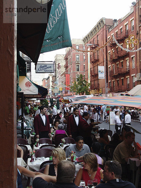 USA  Vereinigte Staaten von Amerika  New York City: Little Italy. Geschaefte und Restaurants an der Mulberry Street.