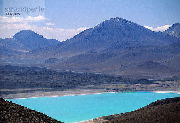 CHL  Chile  Atacama-Wueste: 4000 hoher See Laguna Verde.