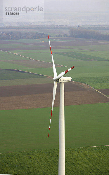 DEU  Deutschland: Windkraftanlagen im bei Grevenbroich.