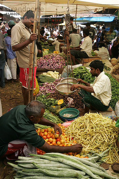 LKA  Sri Lanka  Galle: Markt. Obst  Gemuese  Fruechte  Gewuerze  andere Lebensmittel werden hier von den Bauern und Haendlern der Gegend verkauft.