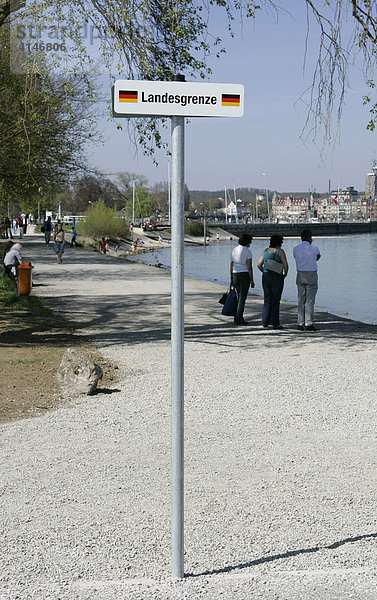 Landesgrenze  Schild am Bodensee  Konstanz  Baden-Württemberg  Deutschland  Europa