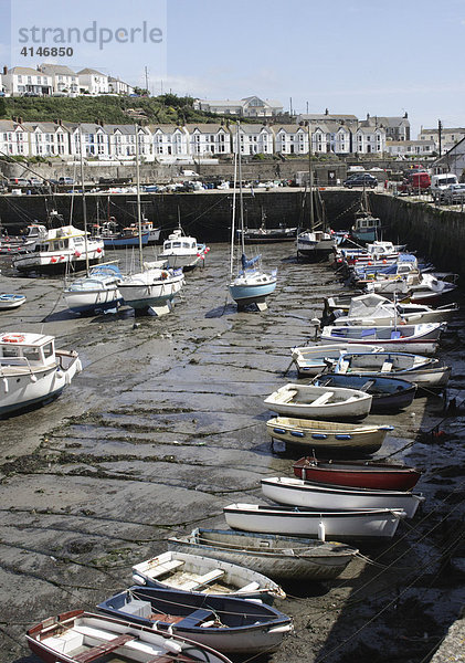 Porthleven  Hafen bei Ebbe  Cornwall  Grossbritannien.