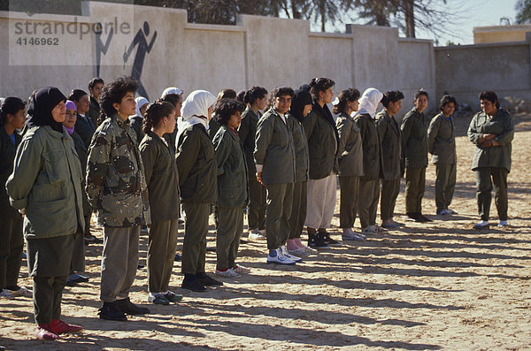 Militärische Ausbildung in einer Oberschule  Tripolis  Libyen