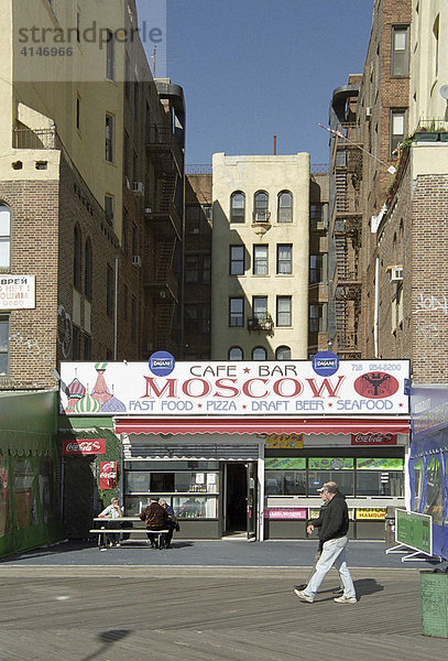 Cafe Bar Moscow auf Coney Island  New York  USA.