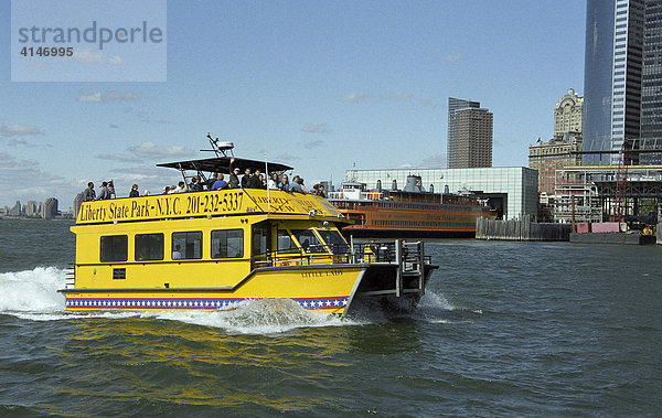 Schiff nach Liberty Island  New York City  USA.
