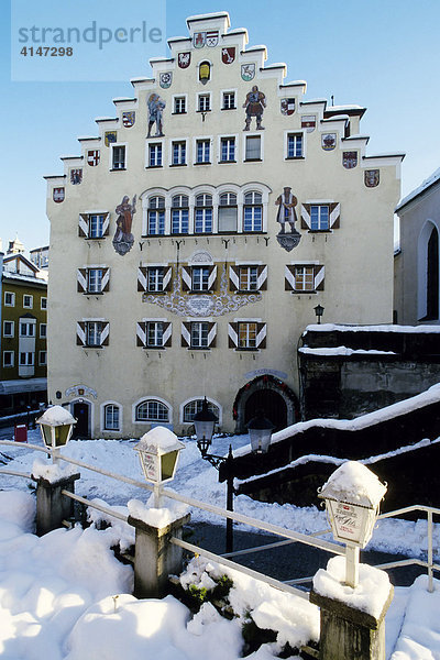Historisches Rathaus Kufstein  Winter  Tirol  Österreich  Europa