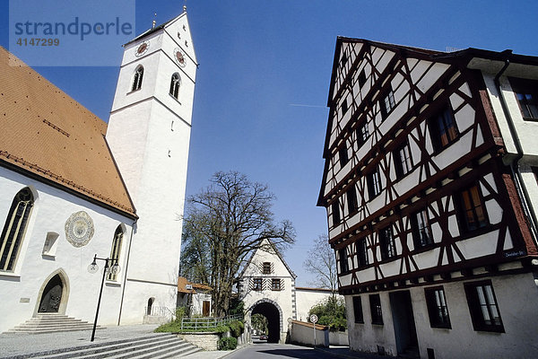 Pfarrkirche St. Georg und Zwiefalter Tor  Riedlingen an der Donau  Oberschwaben  Baden-Württemberg  Deutschland  Europa